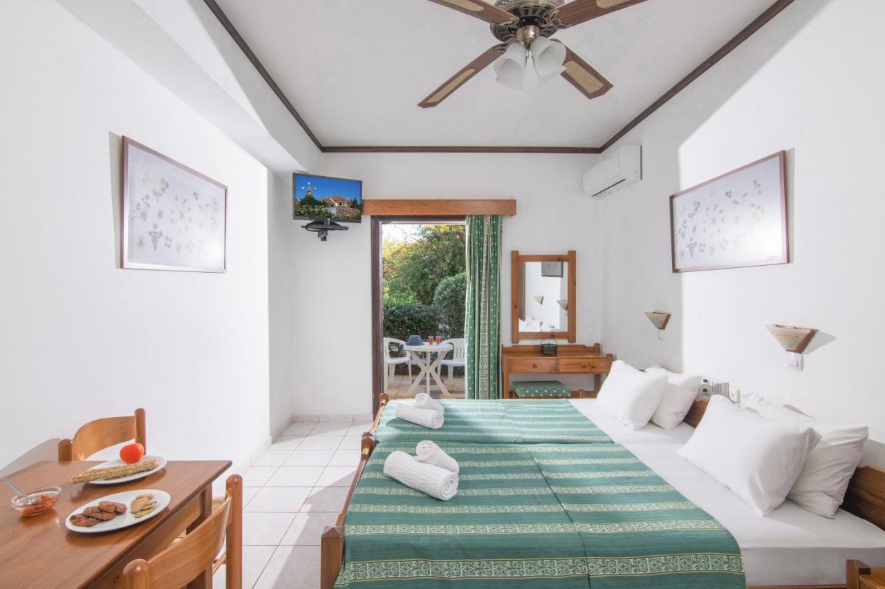 Iliostasi Beach Apartments Hersonissos  Bagian luar foto