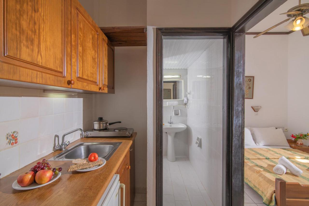 Iliostasi Beach Apartments Hersonissos  Bagian luar foto