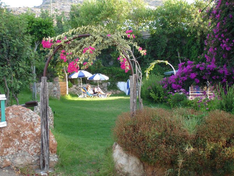 Iliostasi Beach Apartments Hersonissos  Bagian luar foto