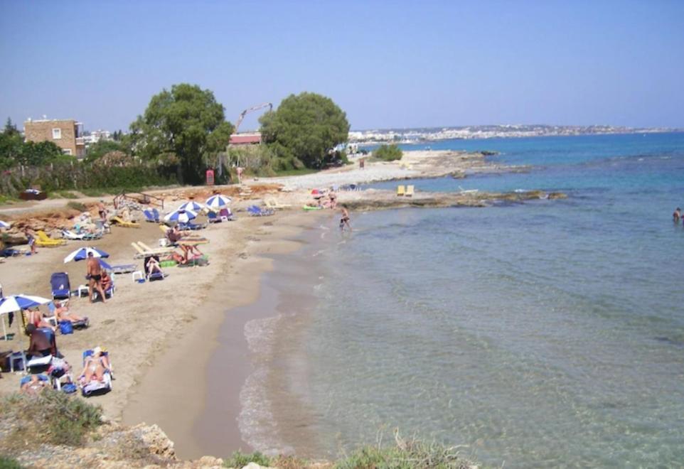 Iliostasi Beach Apartments Hersonissos  Bagian luar foto