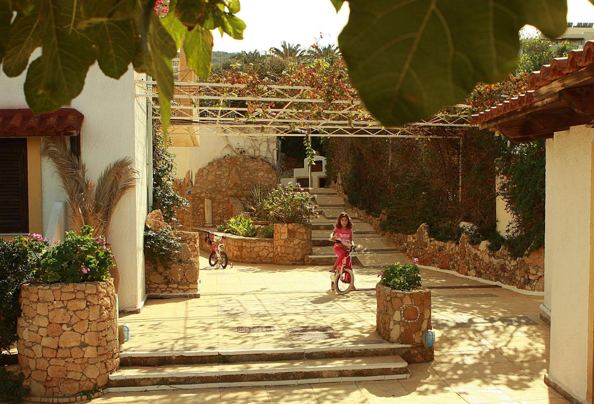 Iliostasi Beach Apartments Hersonissos  Bagian luar foto