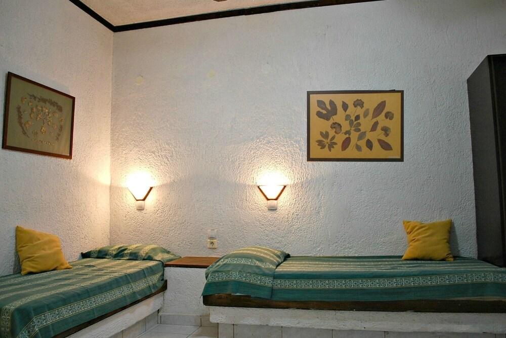 Iliostasi Beach Apartments Hersonissos  Bagian luar foto
