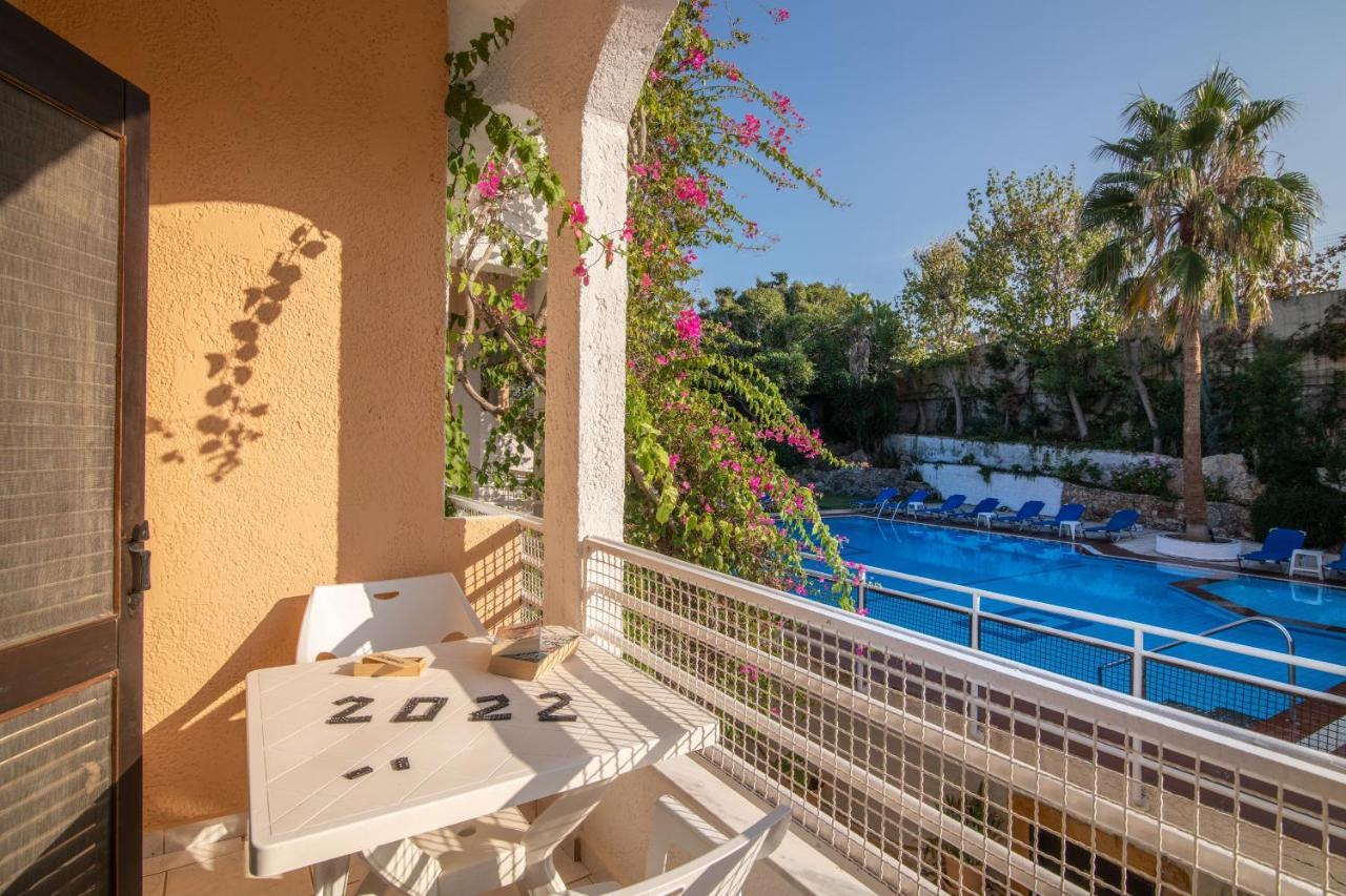 Iliostasi Beach Apartments Hersonissos  Bagian luar foto