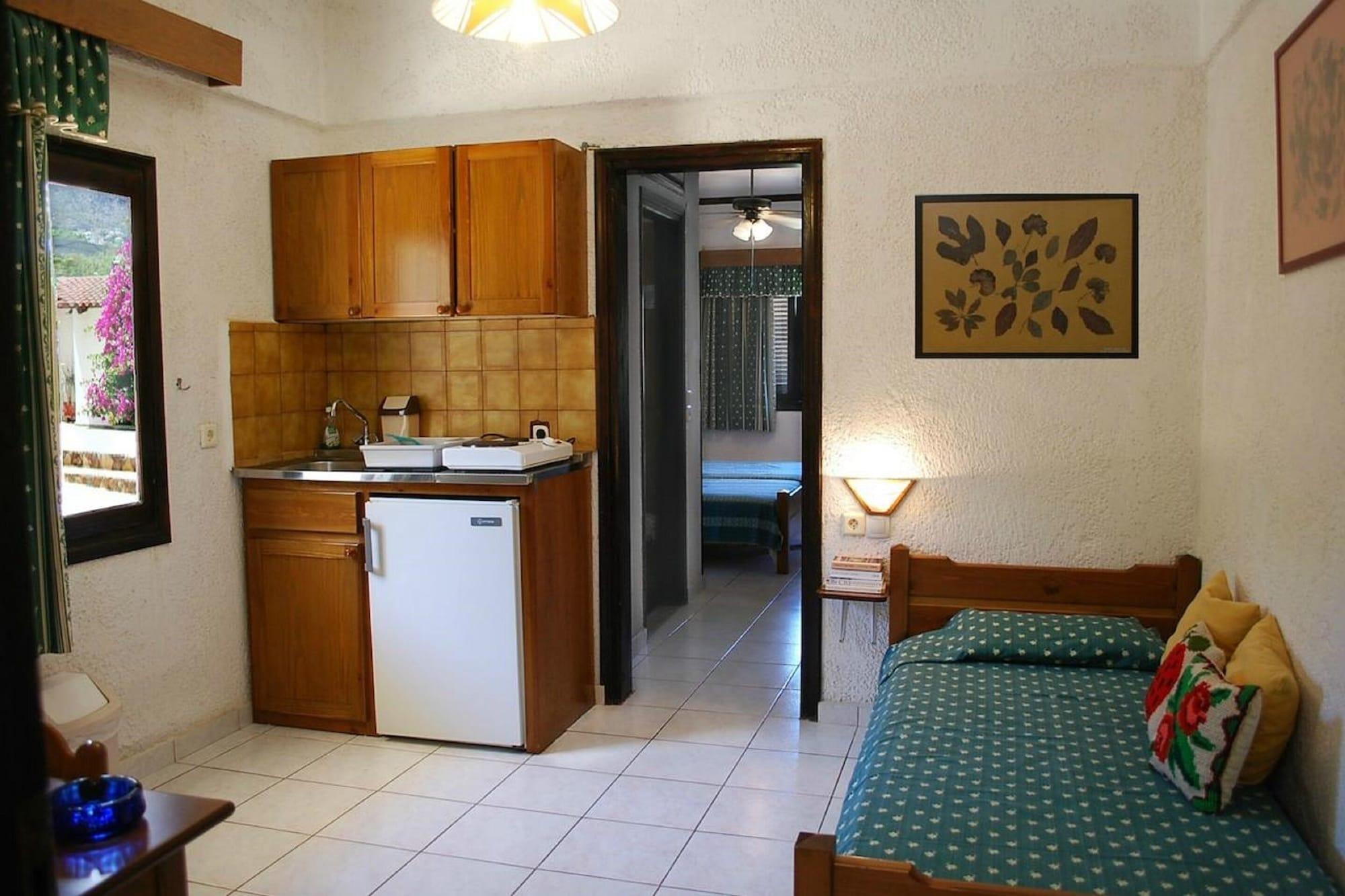 Iliostasi Beach Apartments Hersonissos  Bagian luar foto