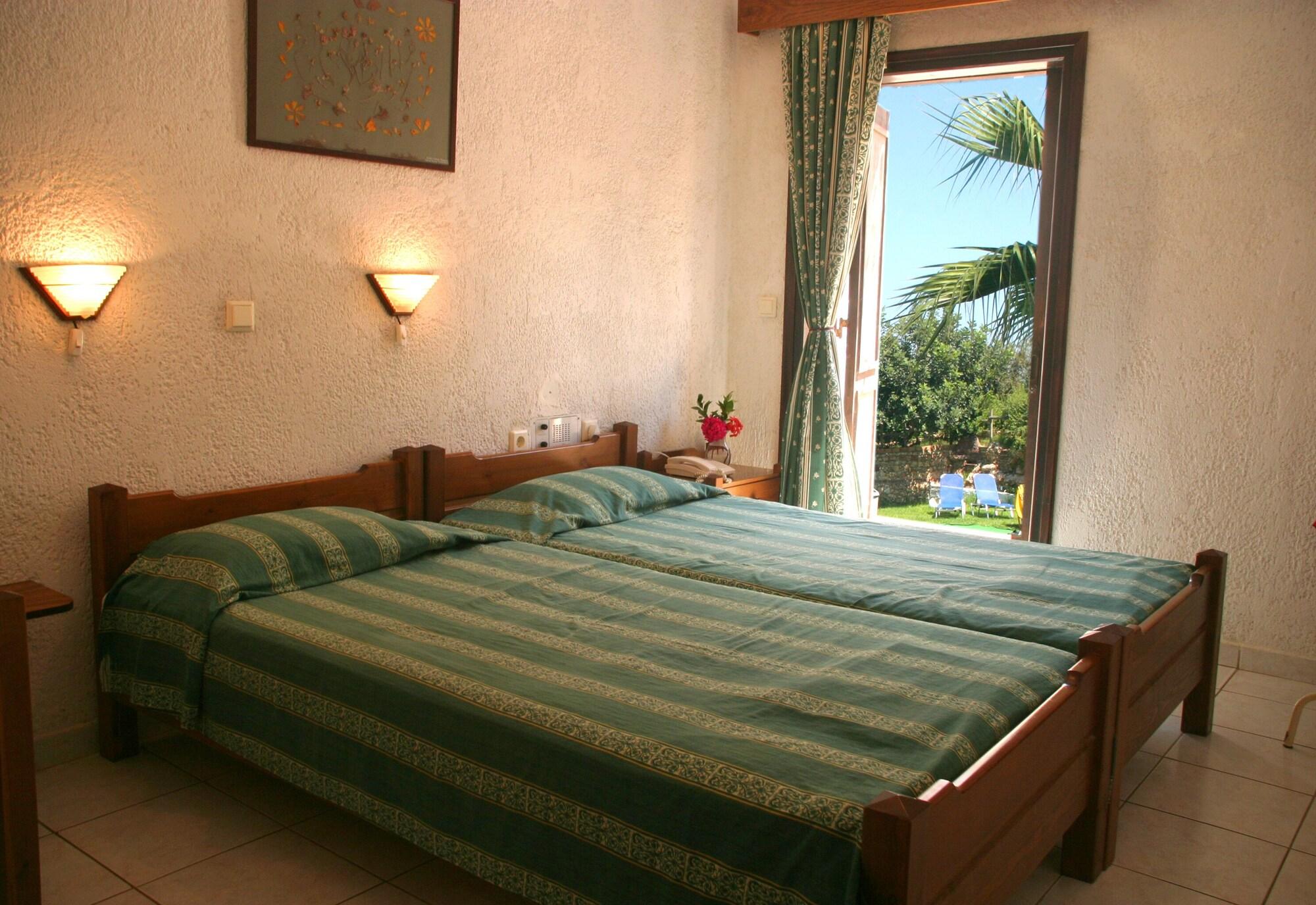 Iliostasi Beach Apartments Hersonissos  Bagian luar foto